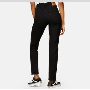 Levis’ 501s Skinny Jeans in Black 27x32